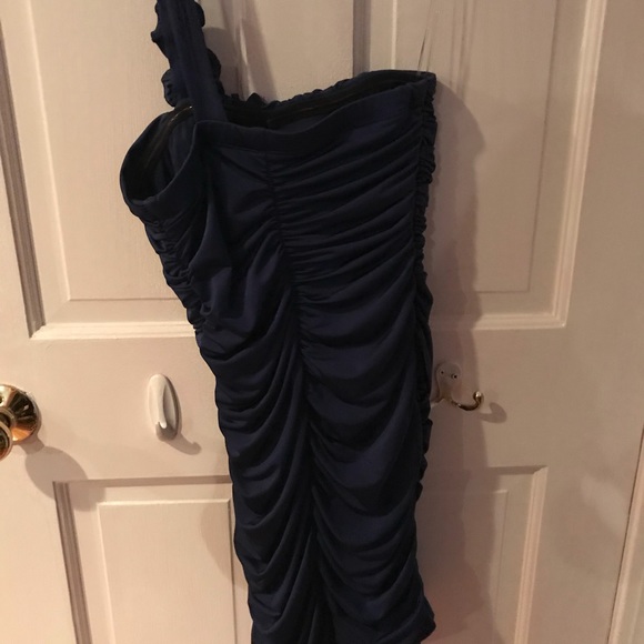 One shoulder dress - Picture 2 of 4